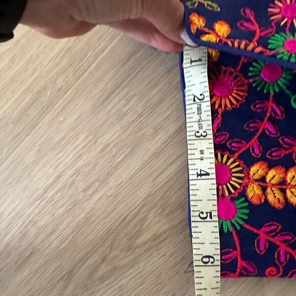 Ethnic style crossbody bag - Picture 3 of 3